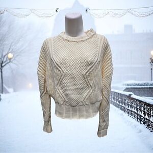 All row Elegant Cream Women's Knit crop Sweater size small
